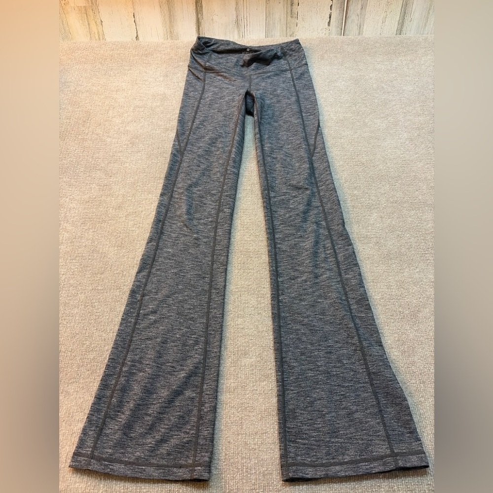 Athleta Gray Salutation Bootcut Yoga Pants
Size ST (Small Tall) 1867